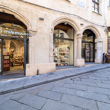 Deluxe In Palazzo Storico - Centro - Olbia