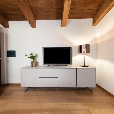 Deluxe In Palazzo Storico - Centro - Olbia Sassari