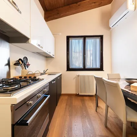 Deluxe In Palazzo Storico - Centro - Olbia Appartement Sassari