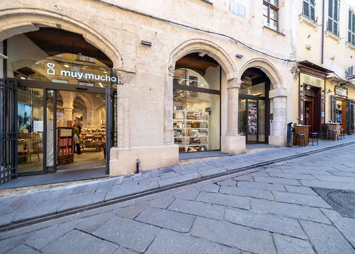 Deluxe In Palazzo Storico - Centro - Olbia